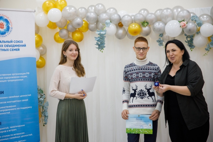 В Краснодаре наградили лучших юных волонтеров Кубани